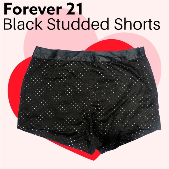 Forever 21 Pants - 😘 Forever 21 Black Studded Shorts Large 😘